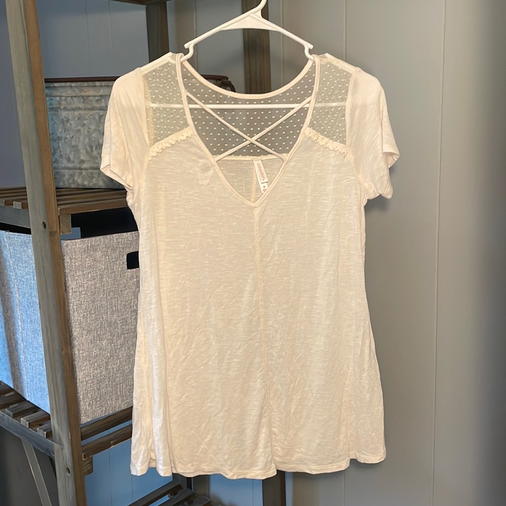 Womens short sleeve tee shirt. Size M